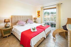 Stylish 2BR Apartment With Pool, Parking & Wifi