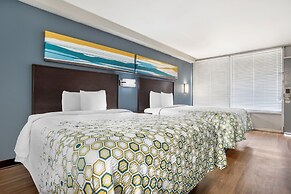 HomeTowne Studios by Red Roof Montgomery - Midtown
