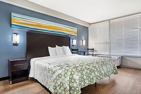 HomeTowne Studios by Red Roof Montgomery - Midtown