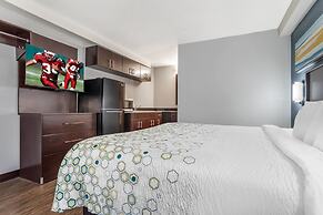 HomeTowne Studios by Red Roof Montgomery - Midtown