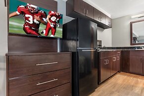 HomeTowne Studios by Red Roof Montgomery - Midtown