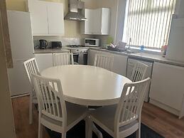 Manchester, Levenshulme, Entire House, Sleeps 7max