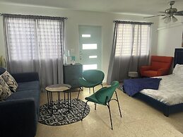 Garden Studio With Yard Space Near Mall & Airport