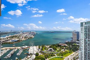 Luxurious Condo Downtown Miami Heart