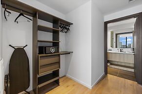 Luxurious Condo Downtown Miami Heart