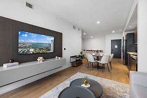 Luxurious Condo Downtown Miami Heart