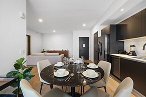 Luxurious Condo Downtown Miami Heart