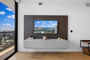 Luxurious Condo Downtown Miami Heart