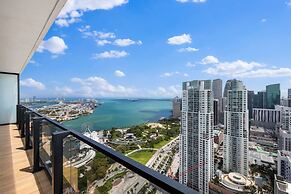Luxurious Condo Downtown Miami Heart