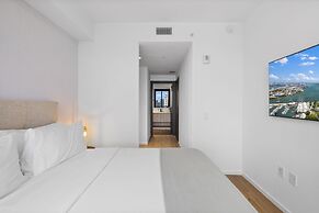 Luxurious Condo Downtown Miami Heart