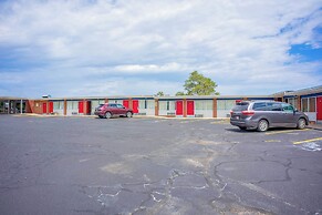 Lamplighter Inn By OYO Independence