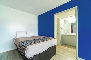 Lamplighter Inn By OYO Independence
