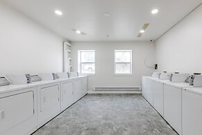 Natural Light And Newly Remodeled 1 Bedroom Unit