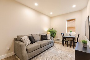 Natural Light And Newly Remodeled 1 Bedroom Unit