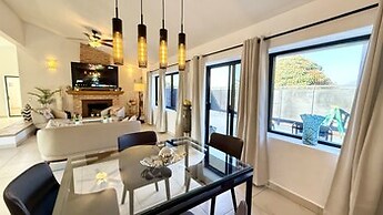 2 Bedroom - Great Location- Walk to Everything- Huge Patio