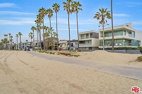 Popular LA Beach in Venice 10A