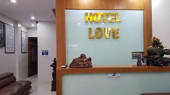 Love Hotel KDT Van Phu- by Bay Luxury