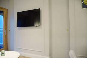 Mennica Amethyst by Renters Prestige