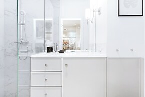 Mennica Amethyst by Renters Prestige