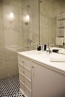 Mennica Amethyst by Renters Prestige