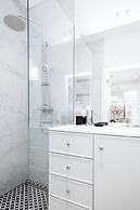 Mennica Amethyst by Renters Prestige