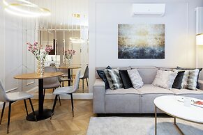 Mennica Amethyst by Renters Prestige