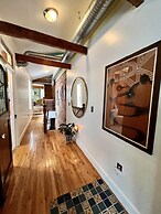 Wyatt's Saloon Guest House 2