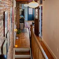 Wyatt's Saloon Guest House 2