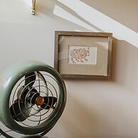 Wyatt's Saloon Guest House 2