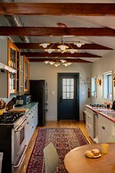 Wyatt's Saloon Guest House 2