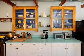 Wyatt's Saloon Guest House 2