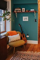 Wyatt's Saloon Guest House 2