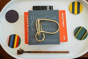 Wyatt's Saloon Guest House 2