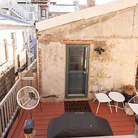 Wyatt's Saloon Guest House 2