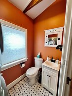 Wyatt's Saloon Guest House 2