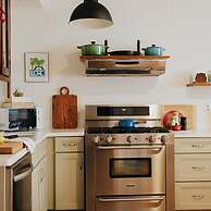 Wyatt's Saloon Guest House 2