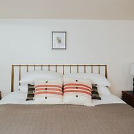 Wyatt's Saloon Guest House 2