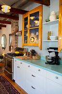 Wyatt's Saloon Guest House 2