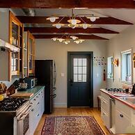 Wyatt's Saloon Guest House 2