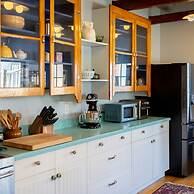 Wyatt's Saloon Guest House 2