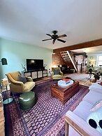 Wyatt's Saloon Guest House 2