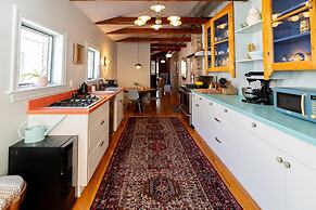 Wyatt's Saloon Guest House 2