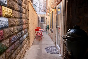 Wyatt's Saloon Guest House 2