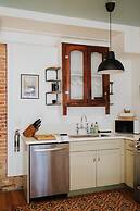 Wyatt's Saloon Guest House 2