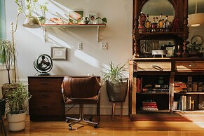 Wyatt's Saloon Guest House 2