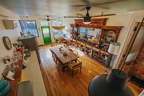 Wyatt's Saloon Guest House 2