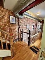 Wyatt's Saloon Guest House 2