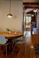 Wyatt's Saloon Guest House 2