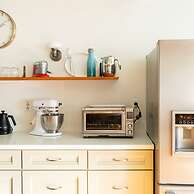 Wyatt's Saloon Guest House 2