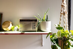 Wyatt's Saloon Guest House 2